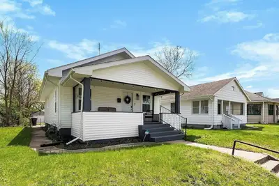 Image de 2 Br Home 1 mile from Notre Dame! Sleeps 6 people! Not owner occupied.