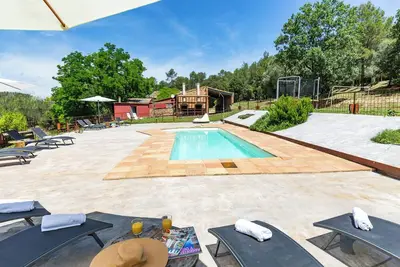 Image de Appartement 'Mas Tarres L'acacia Only Adults' avec vue sur les montagnes, Wi-Fi et climatisation
