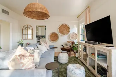 Image de Blue Oasis Casita - Walk to University of Arizona. Luxe elevated & nontoxic home