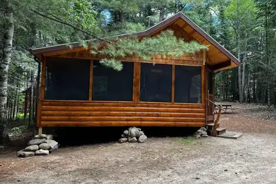 Image de The Most Private, Pet-Friendly Cabin (New Screened Porch in 2024)
