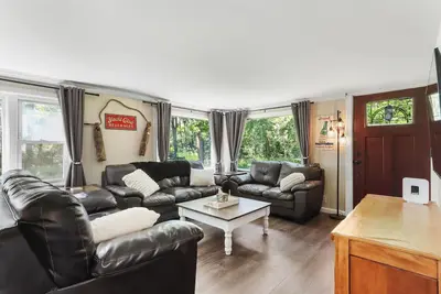 Image de Serenity Awaits! Private Country Estate on 10 acres. Large groups welcome!
