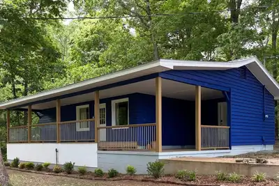 Image de Charming 2-bedroom cabin in Springville with over an acre yard! Very peaceful!