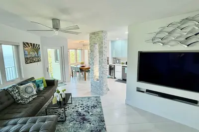 Image de Waterfront Modern & Stylish 2bed-2bath condo with stunning Tampa Bay views