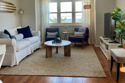 Image de Beautifuly renovated with Ocean and River views, walk to beach and dining!