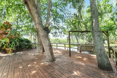Image de Stunning Waterfront Retreat! ! !