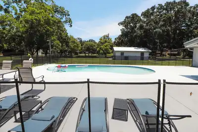 Image de Charming 3-bedroom house in Oak Hill with a Pool and Pond