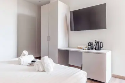 Image de Suite Deluxe King · Vue sur les Murs du Vatican · Salle de Bain Privée · Tv 55″