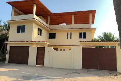 Image de 3 Floor House and a Bird view nest. With private pool 300 ft from beach access