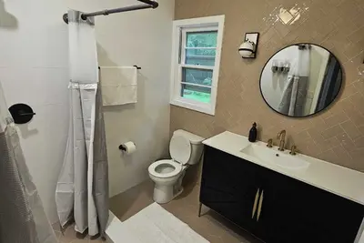 Image de New! Modern Luxury Home- Lake Access!