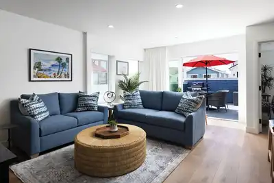 Image de Beautiful Brand New 2-Bdr apartment on Newport Island with Ac & Garage parking