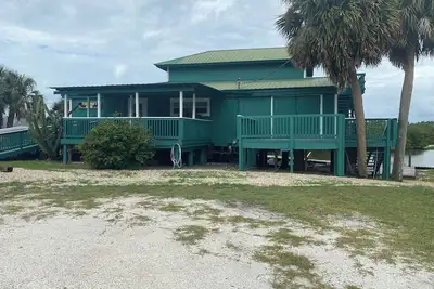 Image de Charming waterfront 2 bedroom with bonus room that sleeps 8 in scenic Cedar Key