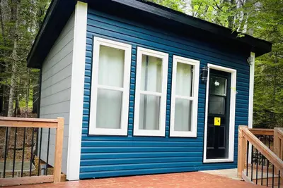 Image de Riverside RnR Offgrid Cabins - Blue Cabin, Shediac Nb