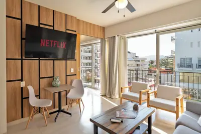Image de Modern 1br Bucerías Condo w/ Balcony, Pool, Gym & Beach 1 Block Away