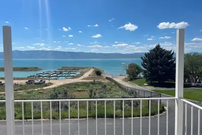 Image de 1-Min Walk to Private Beach, Lake Views, Pickleball, Gated Family Getaway!
