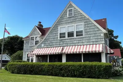 Image de Beachfront Cottage with panoramic views of Long Island Sound in Madison Ct