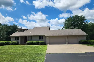 Image de Peaceful 3 bedroom 3 bath country home on 12 acres in Rockton, Il. Pet friendly
