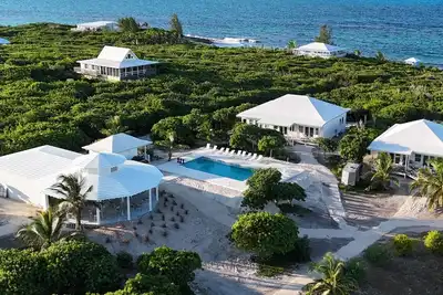 Image de Panoramic views of the Pool, the Atlantic Ocean and the vibrant marina