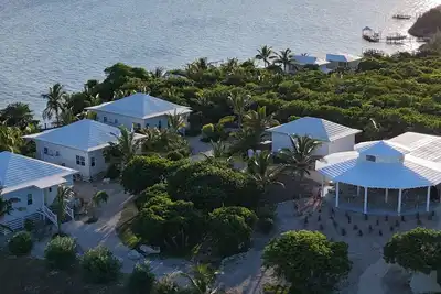 Image de A serene 2-bedroom retreat where laid-back island luxury meets tranquil beauty