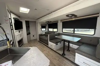 Image de Amazing Rv with Ac in charming Round Top