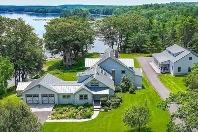 Image de Rustic Elegance in Premier Pastoral Waterfront Setting, Main House. Kayaks, too!