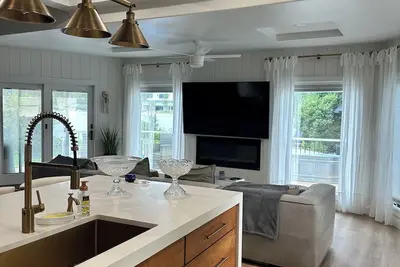Image de Charming 4-bedroom retreat with pool in lovely Spring Lake free street parking