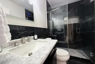 Image de Charming 2-bedroom condo with brand new appliances