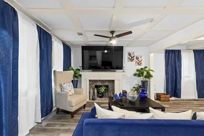 Image de Modern Patio Oasis Near Mercedes Benz Stadium