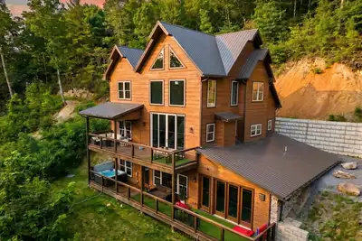 Image de Luxury Mountain Lodge | Huge Game Room | Htd Pool