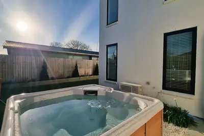 Image de Hot Tub Haven! Games Room, Garden & E-Bikes