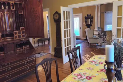 Image de Spacious, historic country home on 8 scenic acres. Just 30 minutes to Asheville!