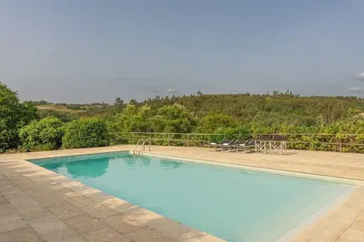 Image de HostWise - Quiet and Modern Villa w/ Pool and River