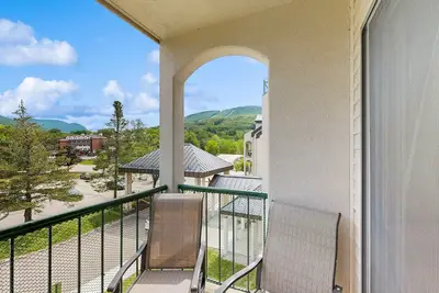 Image de Cozy studio with pool access, game room, walk to lifts and town