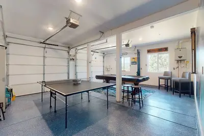 Image de Spacious home with full kitchen, pool table, wifi & great location near lake