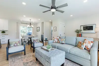 Image de The Reedy Retreat- Modern 2br/2ba Gem | Renovated | Walkable | Near Downtown & Swamp Rabbit Trail