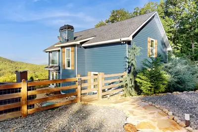 Image de Gorgeous home with views stretching to North Carolina & Tennessee
