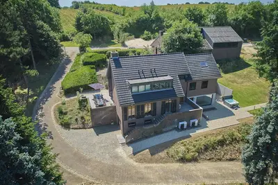 Image de Maison de luxe avec grand jardin et bien-être