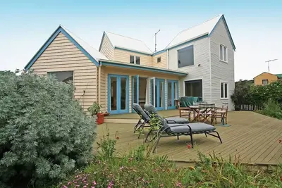 Image de Coastal Hideaway I Pet Friendly I Walk to Shops