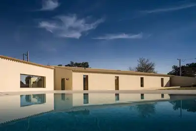 Image de Ambiance luxueuse avec piscine au Freixo
