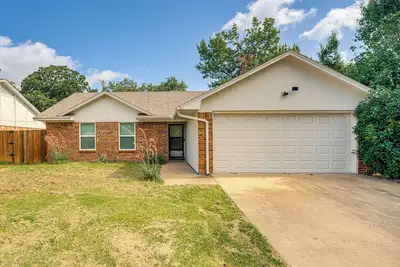 Image de 11 Mi to Lewisville Lake: Family Home in Denton