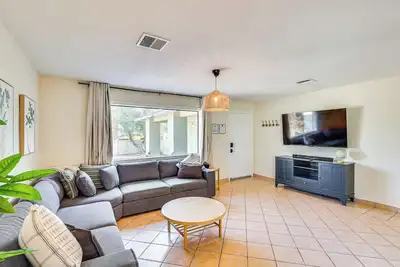 Image de Walk to Colorado River: Family Home w/ Yard!