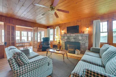 Image de Steps to Lake: Cedarville Cabin 12 w/ Shared Perks