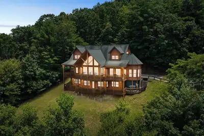 Image de Stunning Mtn Views! Sleeps 10~Hot Tub~Game Room