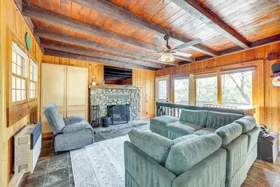Image de Between Big Bear & Lake Arrowhead - Cabin w/ View!