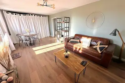 Image de Lumineux 3 pièces avec balcon à 12 min de Versailles et 5 min du Golf National!
