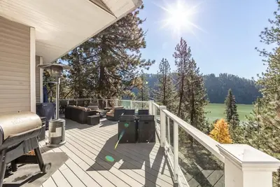 Image de Breathtaking Lake Fernan Views & Cozy Comforts