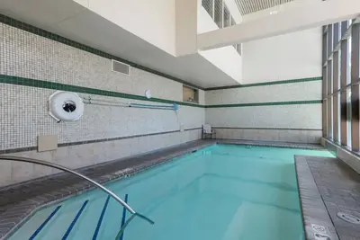 Image de Hot Tub Nights & Arcade Days in a Villa Made for Family Fun l 2 Rooms w/ Kitchen