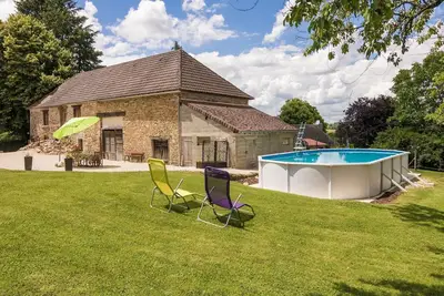 Image de Ferme Ă Saint-Priest avec piscine et terrasse