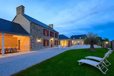 Image de Gîte 5 étoiles avec piscine intérieure, spa, sauna, salle de sport et salle de jeux