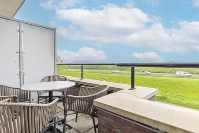 Image de Indulge & Unwind in Soothing Retreat w/Spa & Pool Access Near Beach