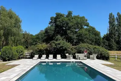 Image de Maison avec piscine & tennis partagés - proche Châteaux de la Loire